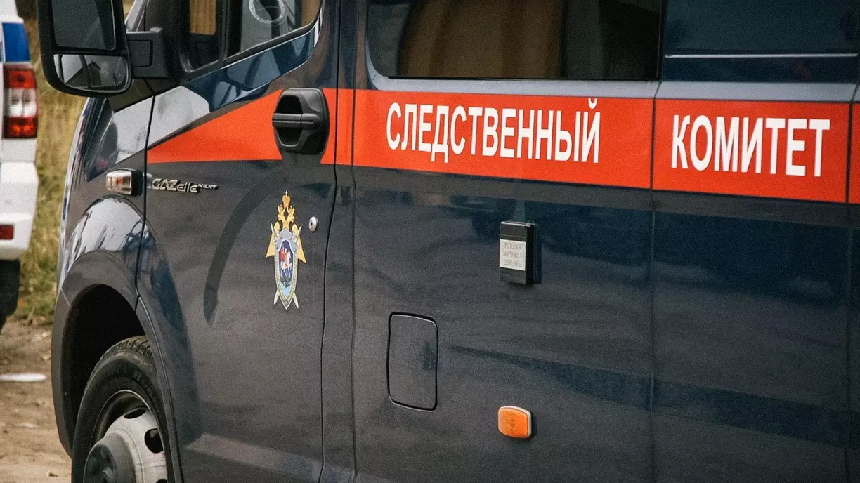 В Екатеринбурге СК назначил проверку после выпадения пенсионерки из автобуса