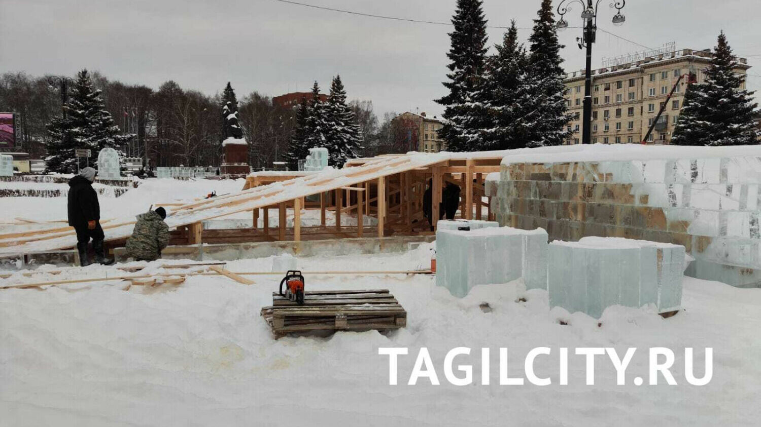 Строительство ледового городка в Нижнем Тагиле
