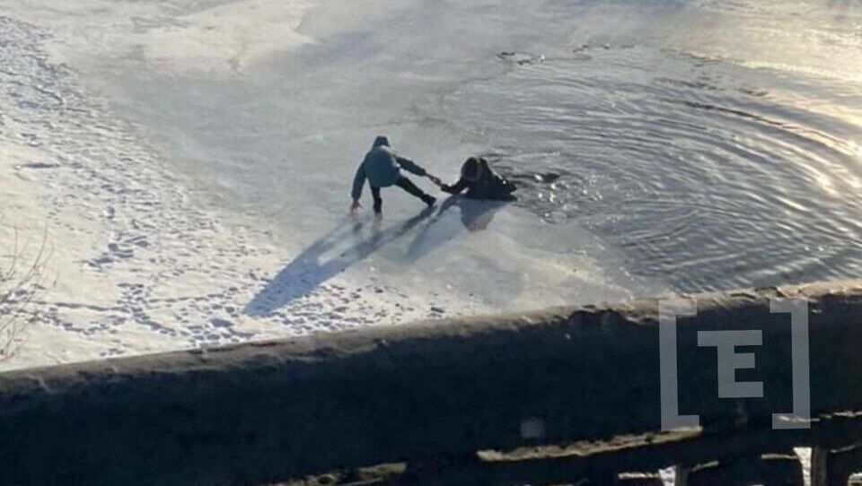 Подросток провалился под лед на реке Исеть в центре Екатеринбурга