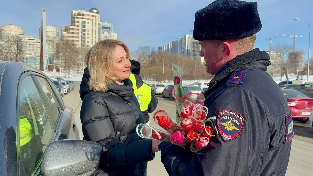 В Екатеринбурге автоинспекторы останавливают все машины под управлением женщин
