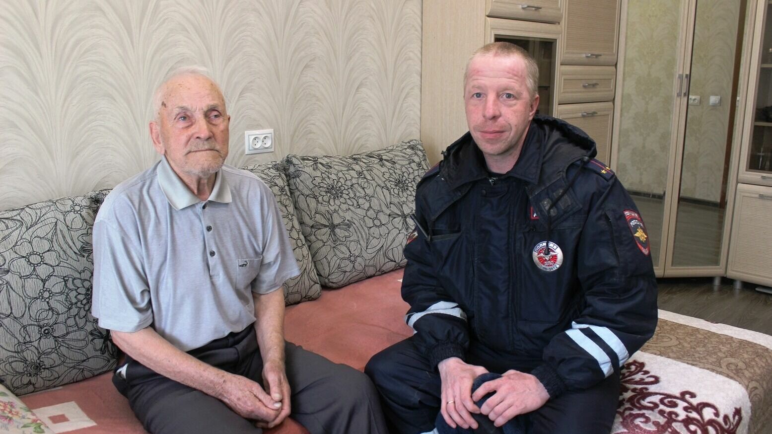 Инспектор ДПС спас 92-летнего мужчину из пожара в Алапаевске