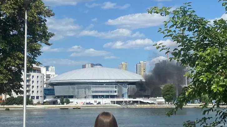 Возле ДИВСа в Екатеринбурге вспыхнул пожар