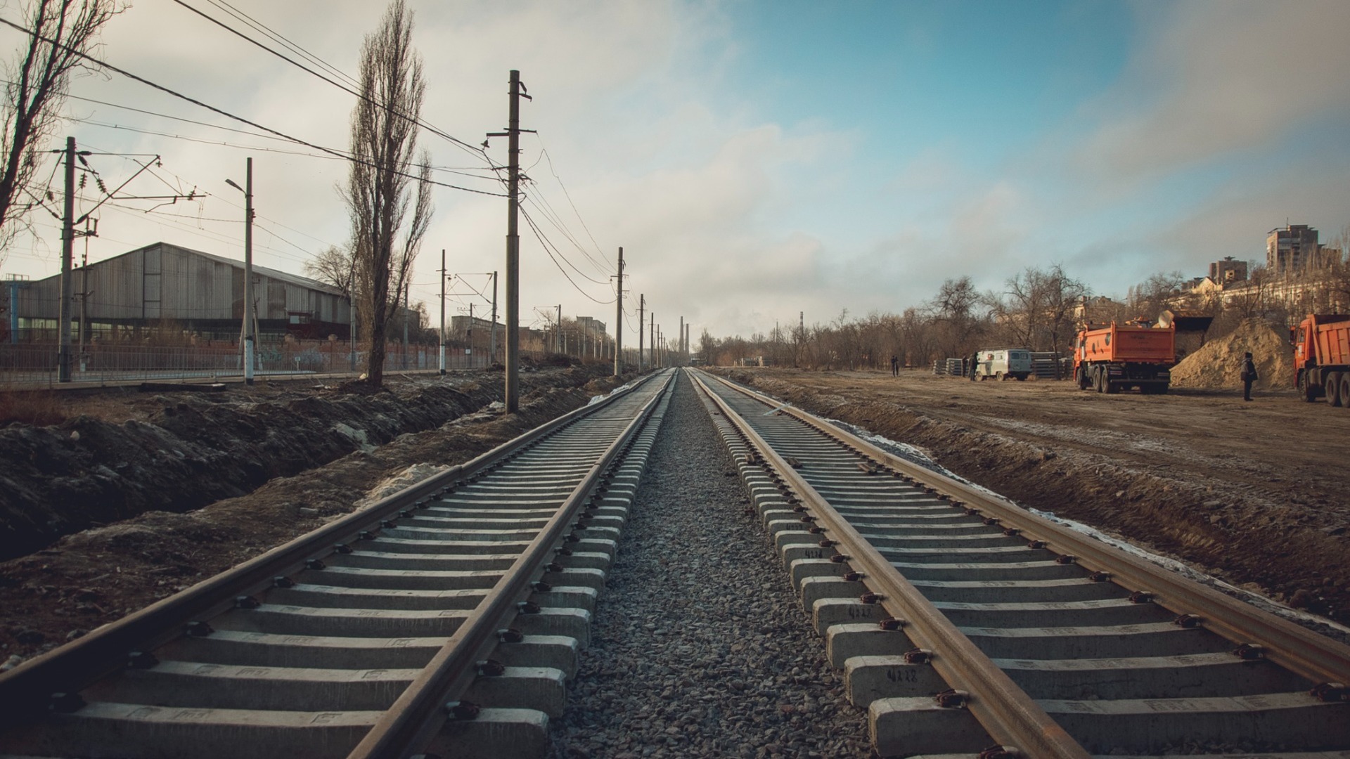 Поезд насмерть сбил человека в Свердловской области