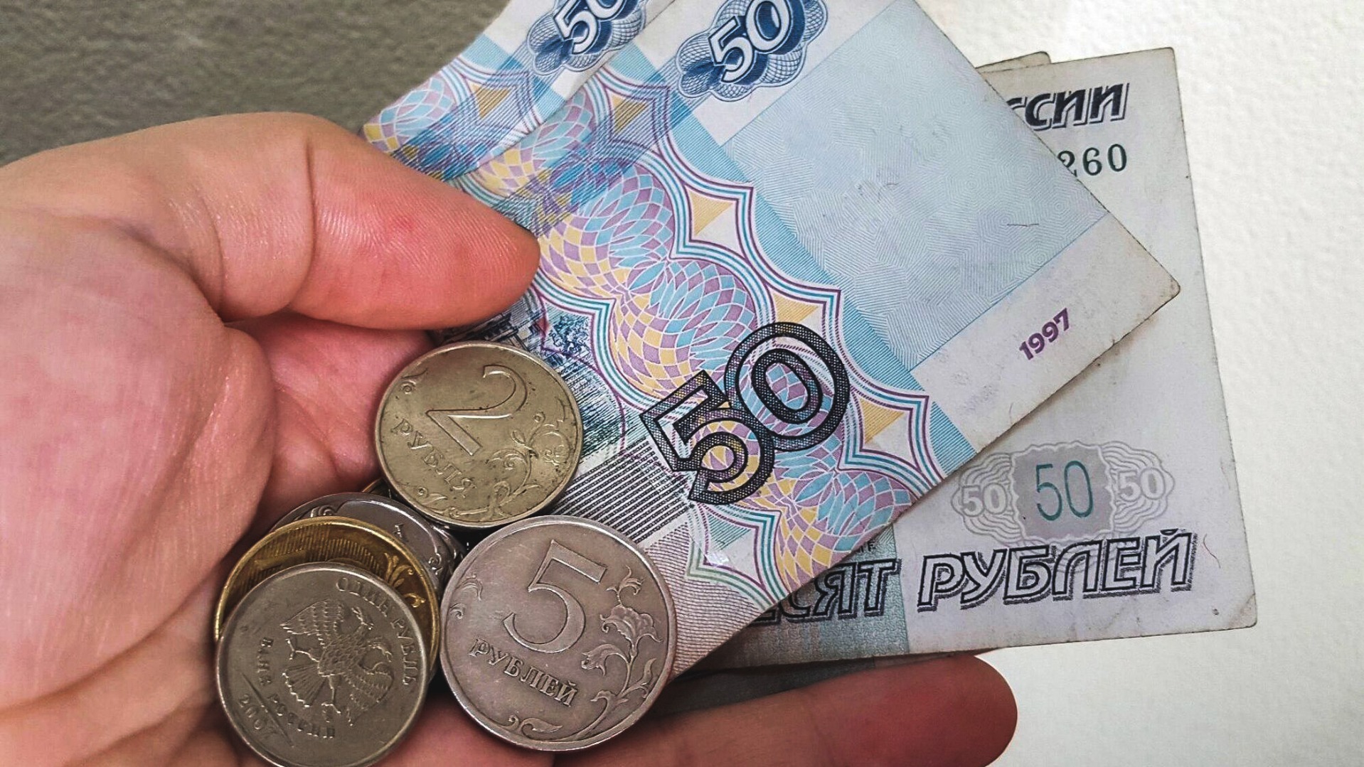 Уральский экономист назвал причину падения рубля