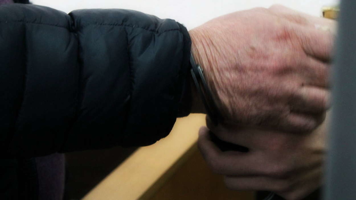За избиение знакомого из-за незакрытой двери тагильчанину грозит до 8 лет
