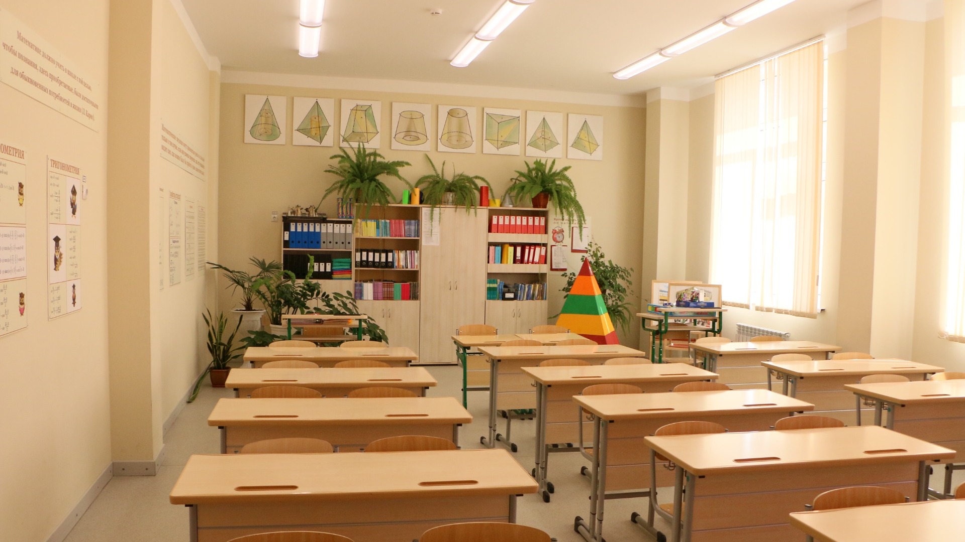 В школе №138 Екатеринбурга из-за угроз учителя к ученикам приехала спецкомиссия