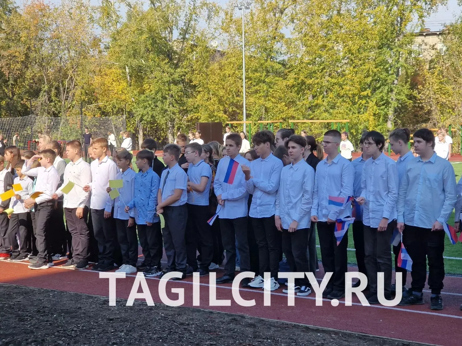 Открытие спортивной площадки в школе №10 в Нижнем Тагиле.
