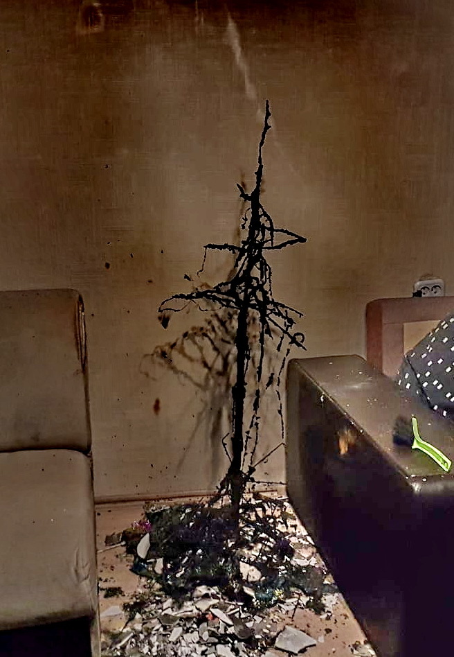 Новогодняя елка вспыхнула в квартире на Вагонке в Нижнем Тагиле