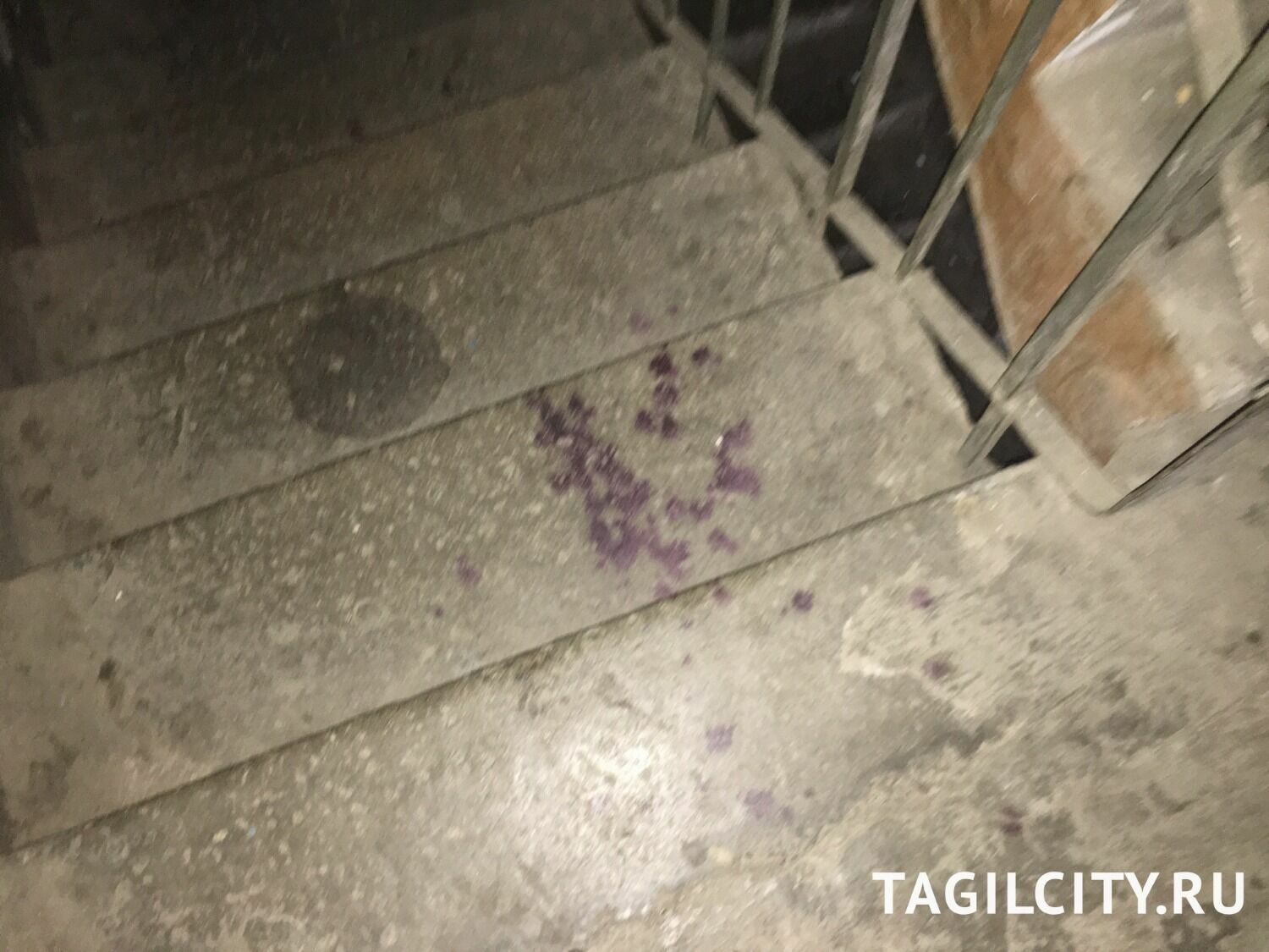 Кровь на лестнице