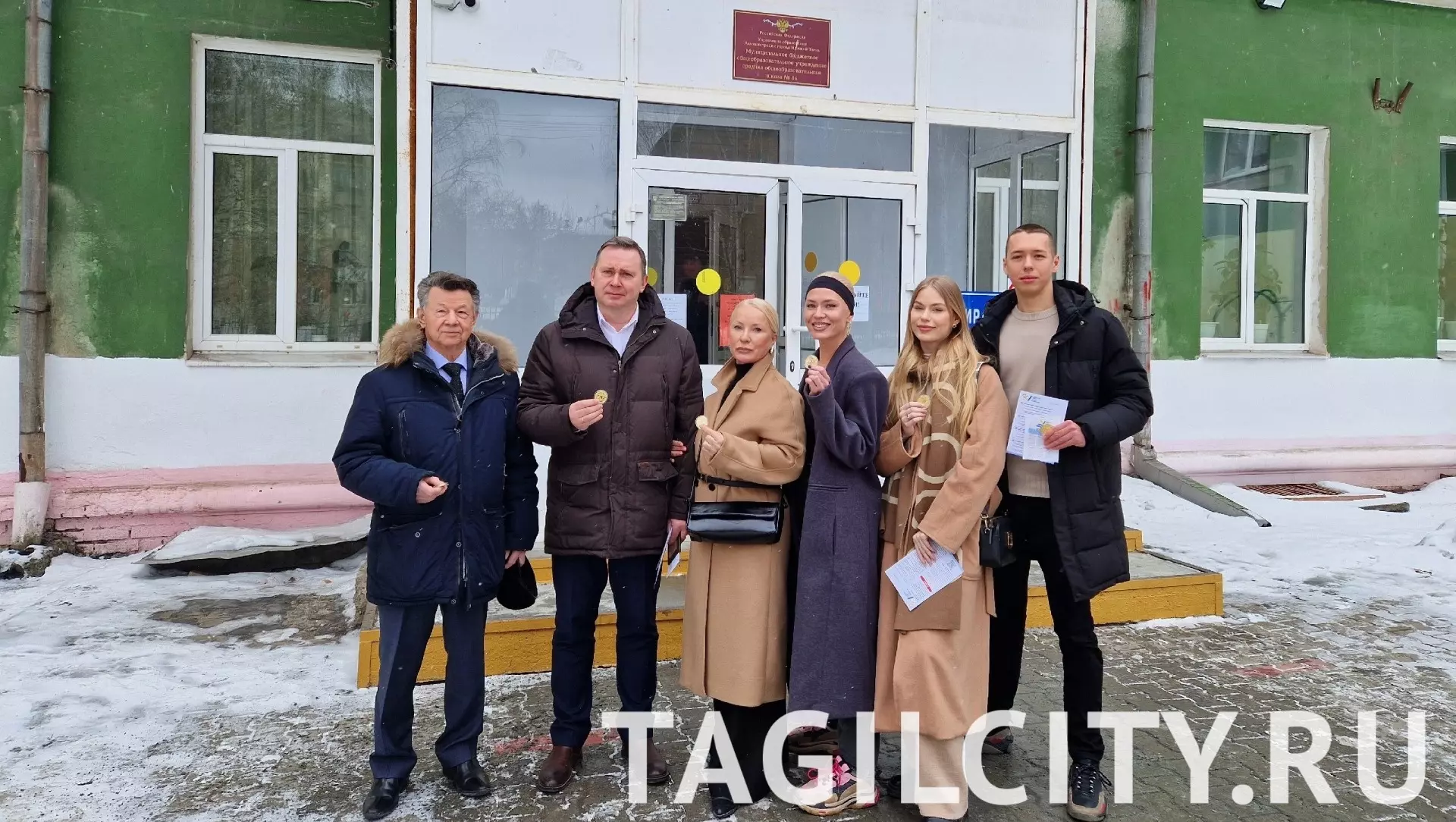 Мэр Нижнего Тагила вместе с семьей проголосовал на выборах президента РФ