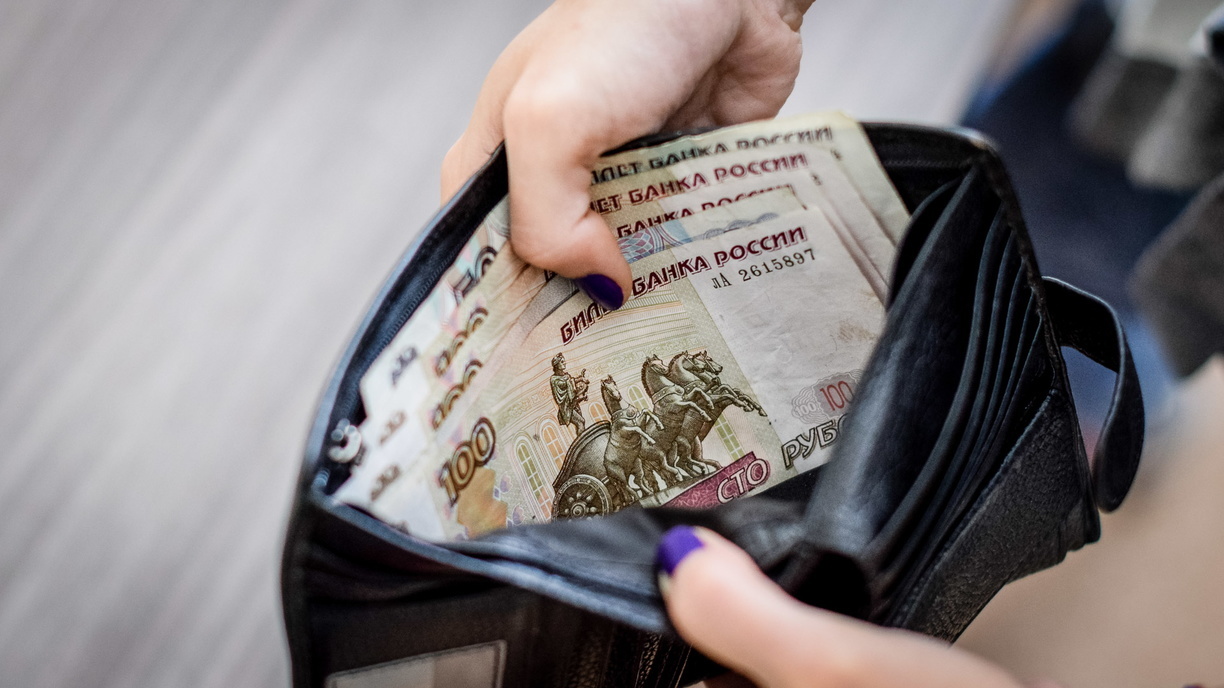 Средняя зарплата в Свердловской области в сентябре выросла до 48 тысяч рублей