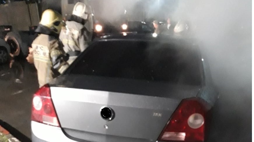 Два автомобиля сгорели ночью в Екатеринбурге
