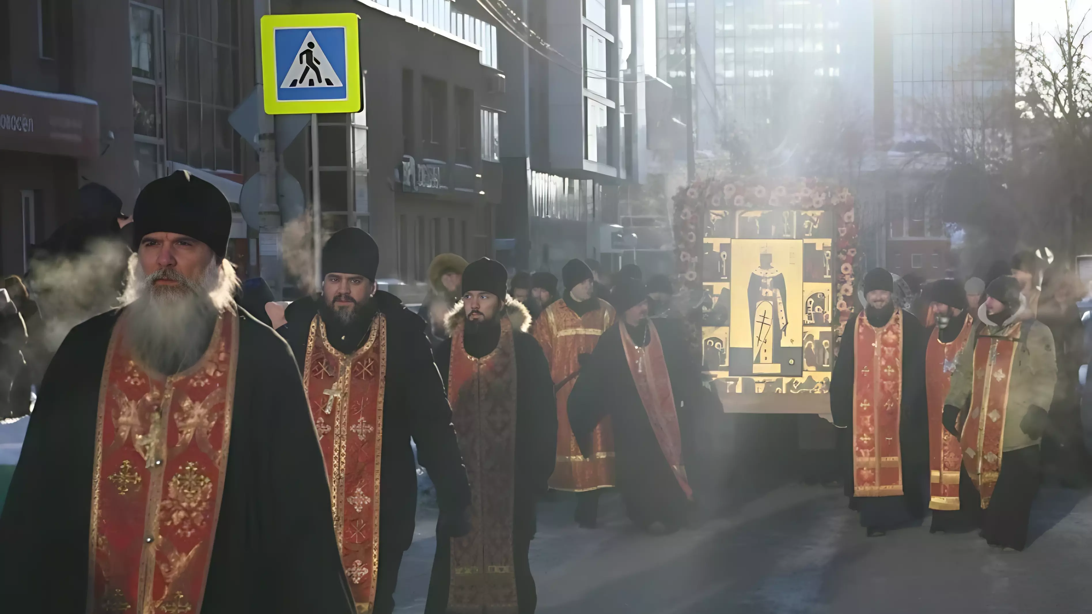 В -30 жители Екатеринбурга вышли на крестный ход