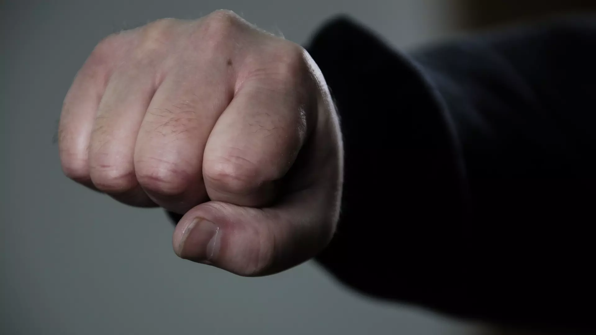 В Екатеринбурге на турнире по мини-футболу арбитр ударил игрока кулаком в лицо