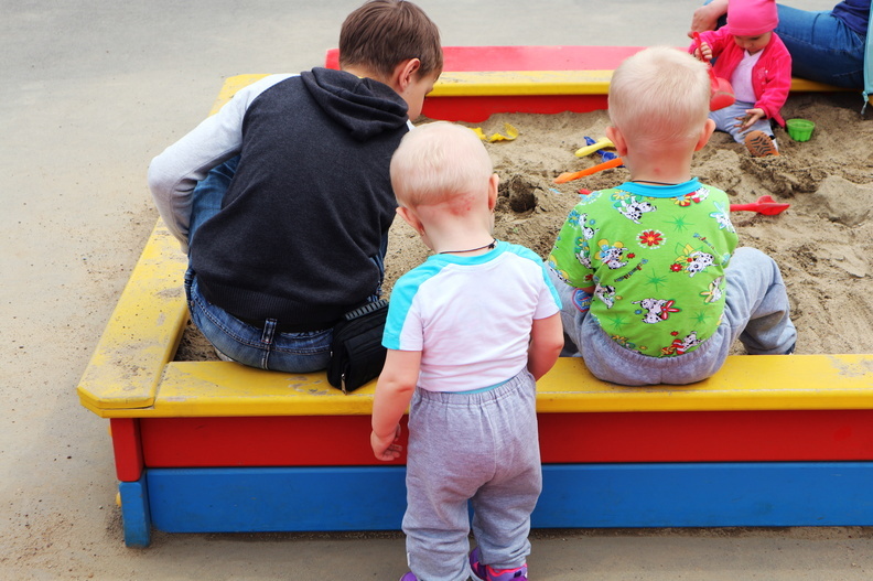 Песок для детской площадки завезли на Нижнюю Черемшанку
