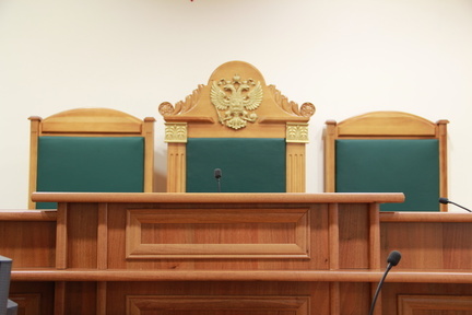 Рискующий потерять статус из-за маски уральский адвокат написал жалобу на судью