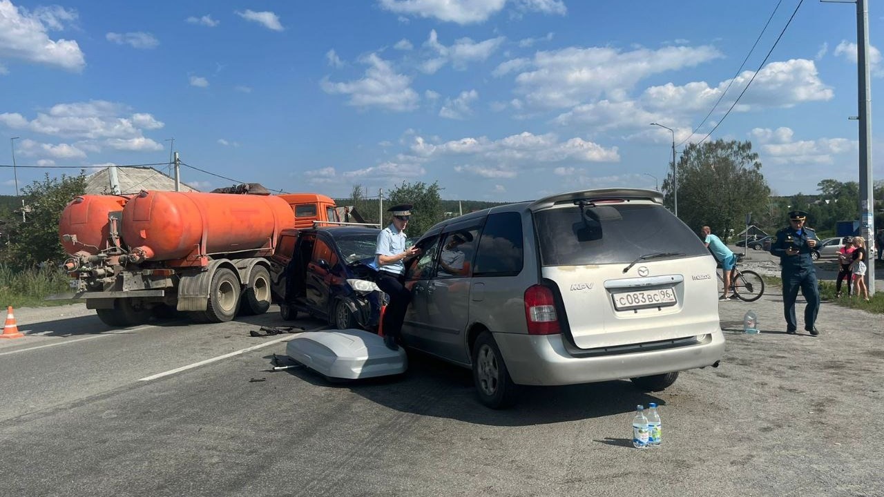 9 человек пострадали и 2 погибли из-за уснувшего за рулем водителя в Первоуральске