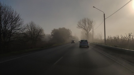 Трассу под Каменском-Уральском заволокло густым дымом из-за лесных пожаров