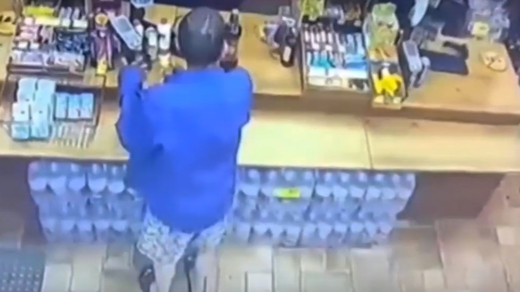 Сотрудник магазина в Нижнем Тагиле обезвредил дебошира с ножом