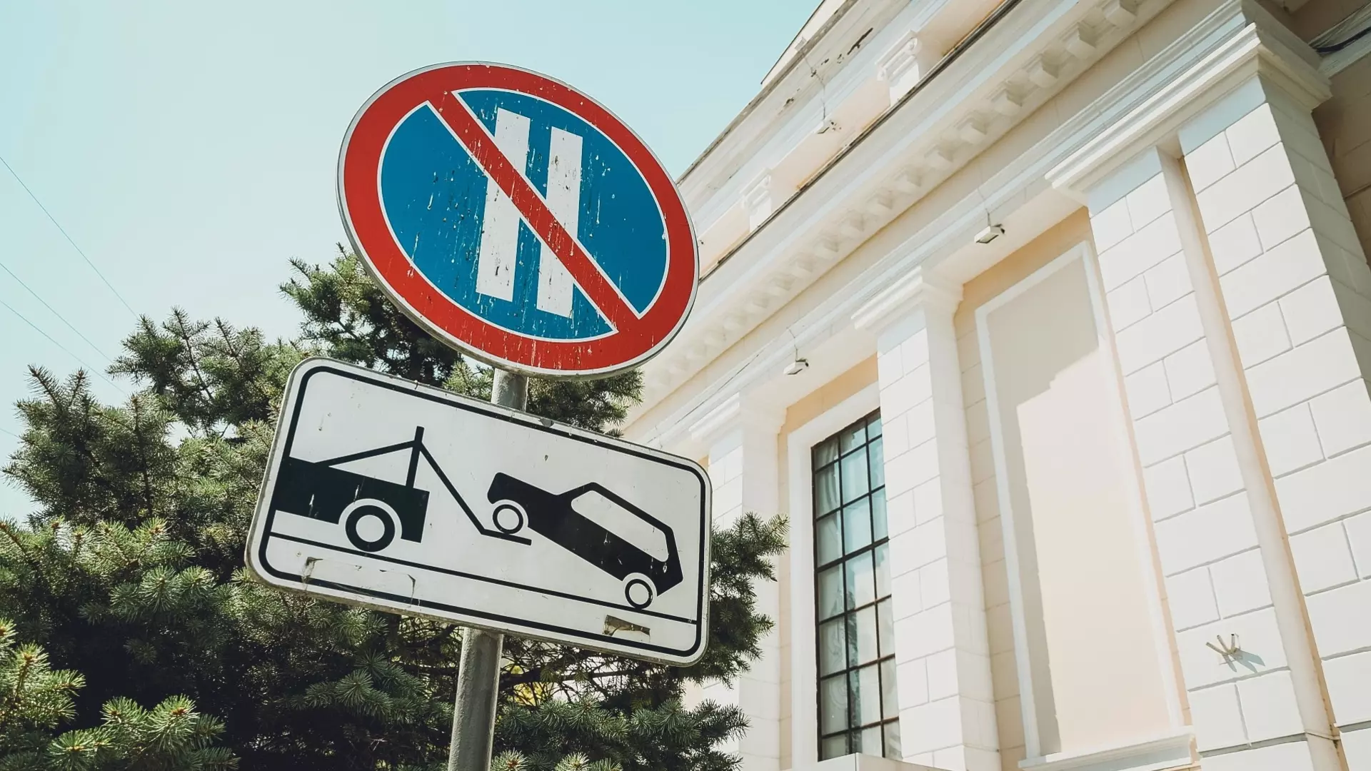 Улицы Екатеринбурга очистят от припаркованных машин