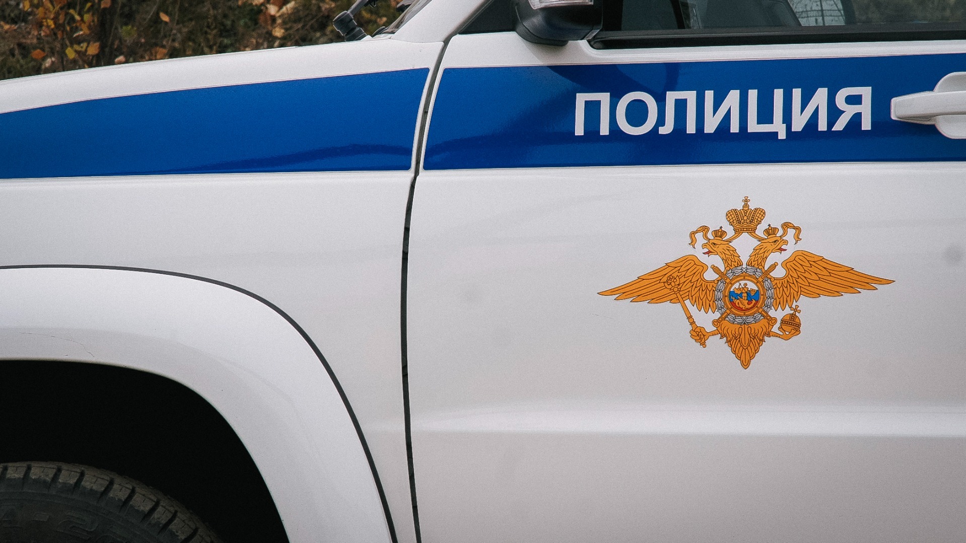 Неизвестный застрелил девушку во дворе жилого комплекса в Екатеринбурге