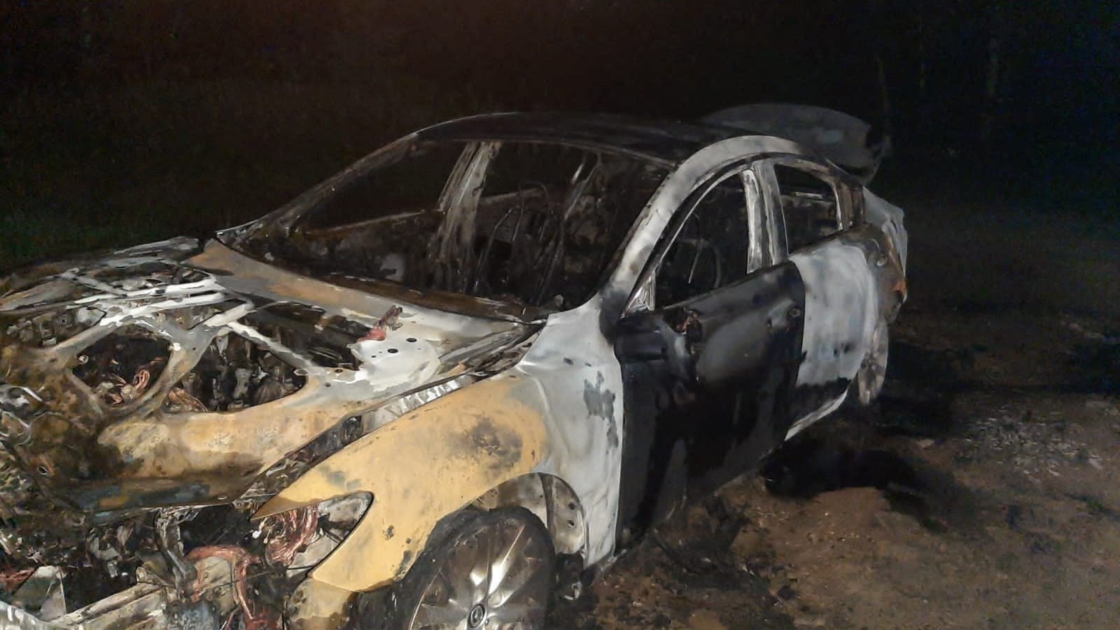 Неизвестные подожгли Mazda 6 в Нижнем Тагиле