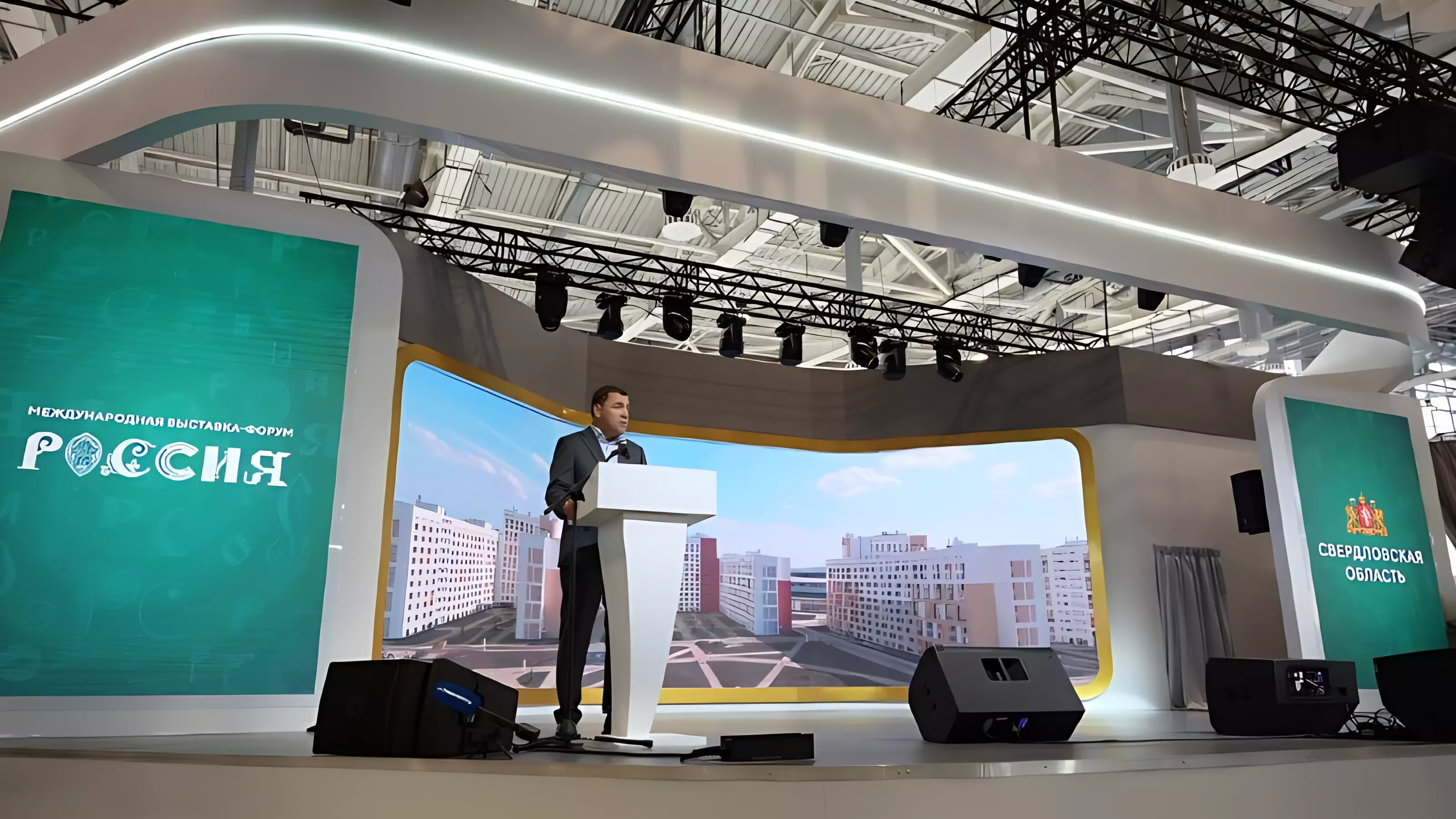 Губернатор Куйвашев показал на выставке «Россия» уральские мегапроекты