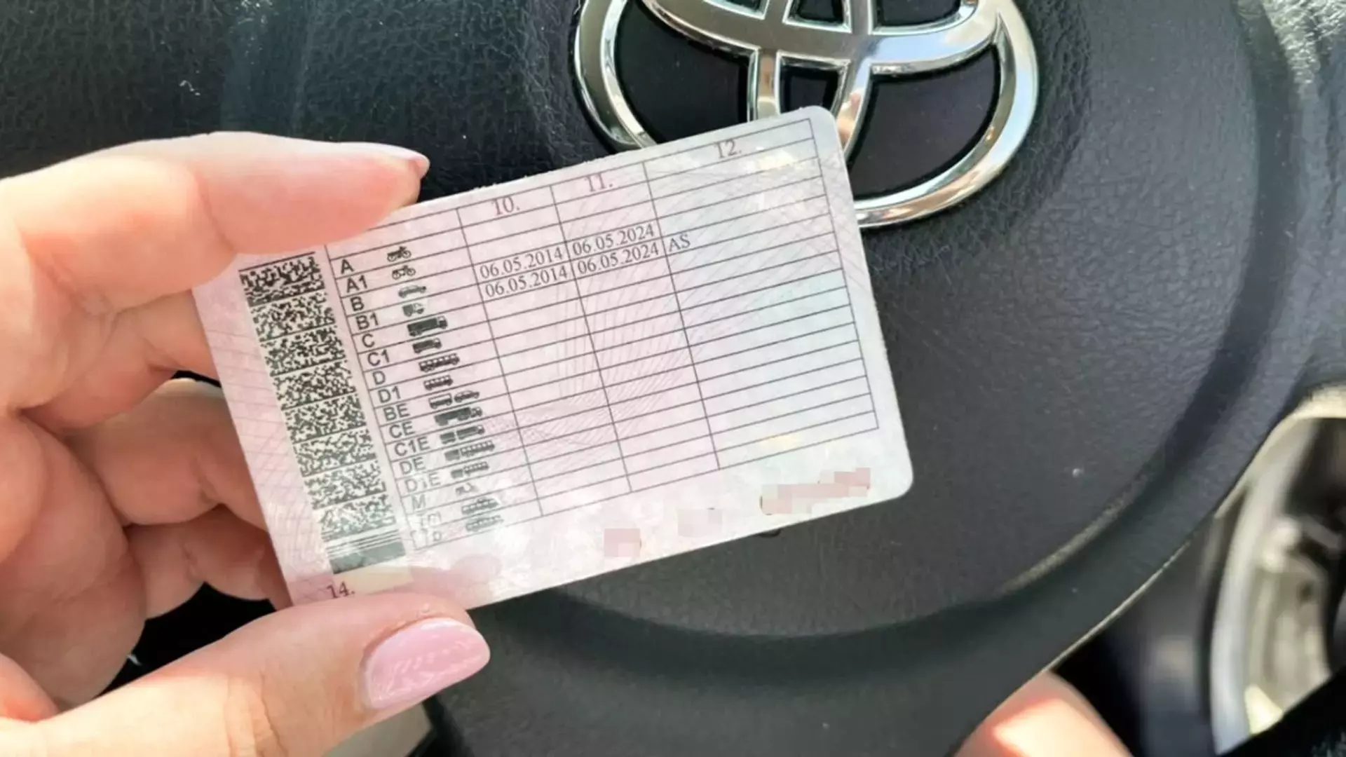 1,3 тысячи водительских прав выдали в Свердловской области за два дня