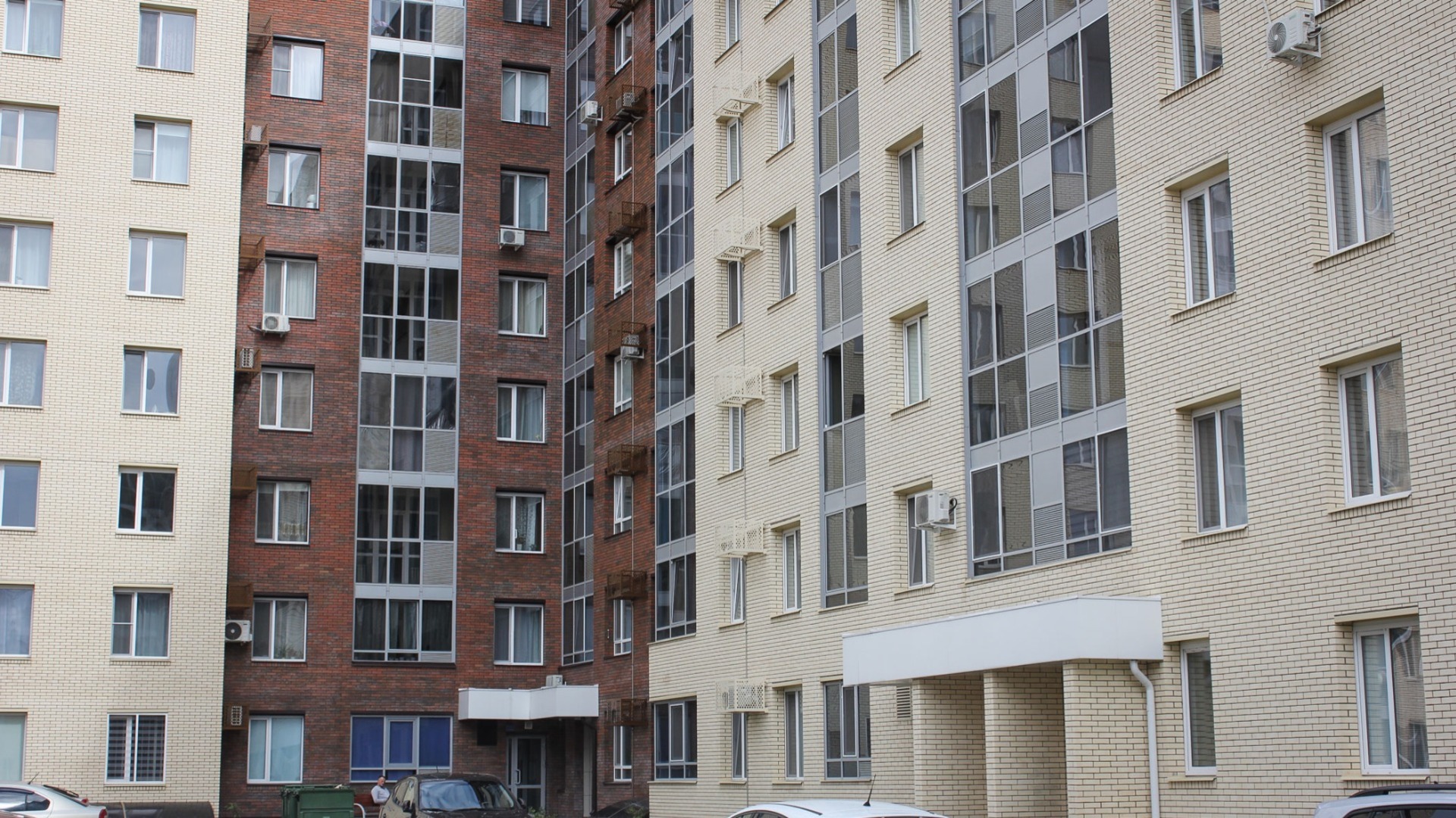 Пенсионерка в Екатеринбурге разбилась насмерть после падения из окна