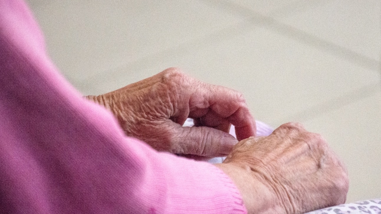 В горбольнице Нижнего Тагила объяснили падение пенсионерки с каталки