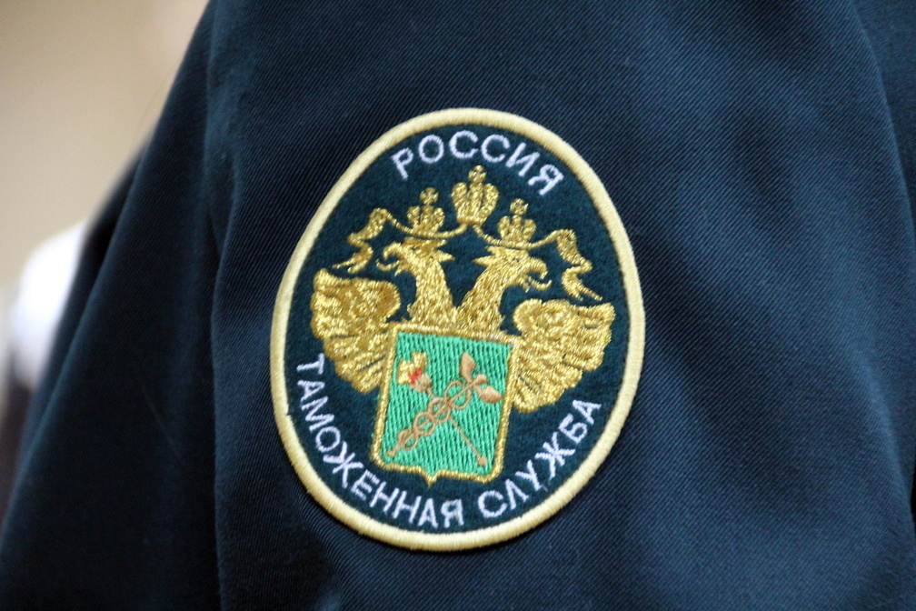Таможенники Екатеринбурга изъяли контрафактные наушники и носки на 4,5 млн