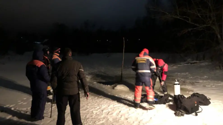 Утонувшую на Крещение в Ленинградской области женщину продолжают искать волонтеры