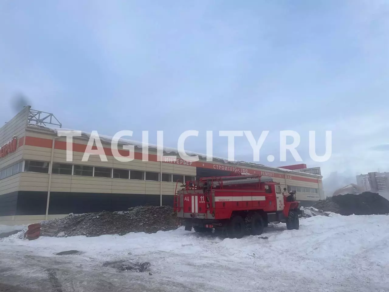 Ликвидация коммунальной аварии на Ленинградском проспекте в Нижнем Тагиле