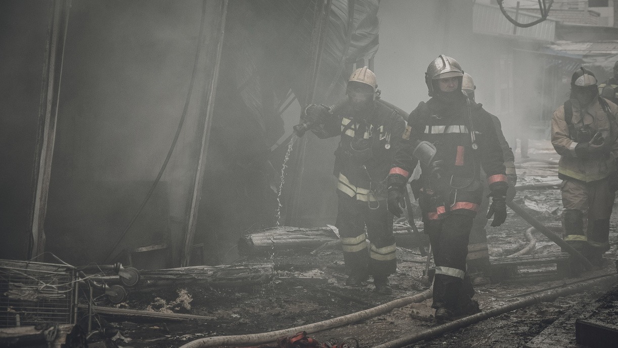 75 жителей девятиэтажки эвакуировали во время пожара в Екатеринбурге