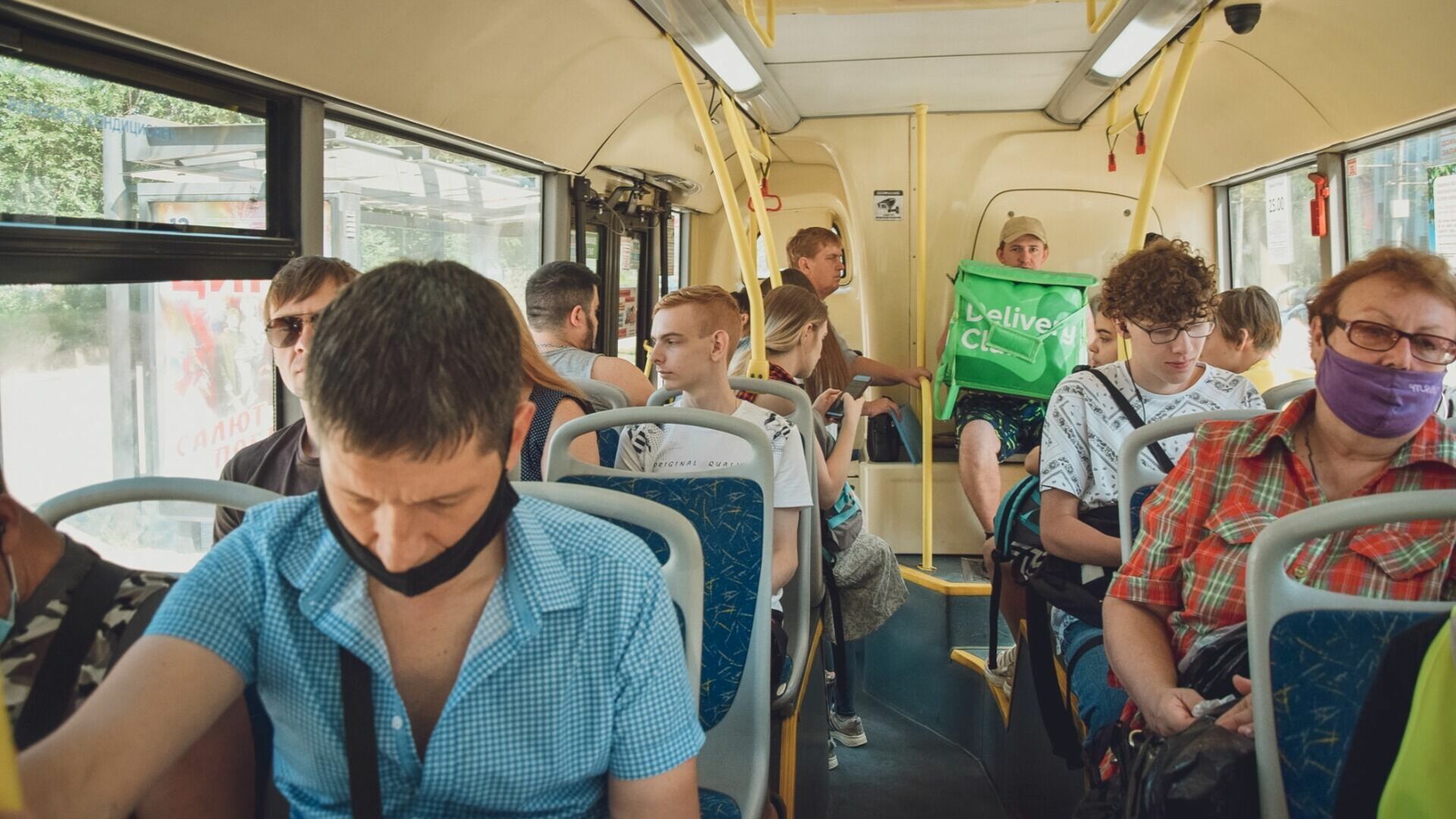 Двойную плату за проезд в автобусе требуют с жителей Екатеринбурга