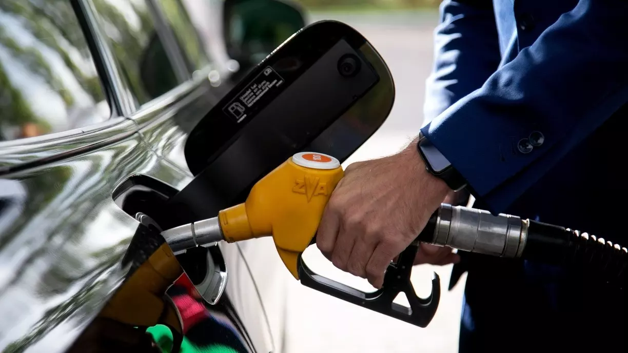 Свердловскстат зафиксировал снижение стоимости бензина в октябре