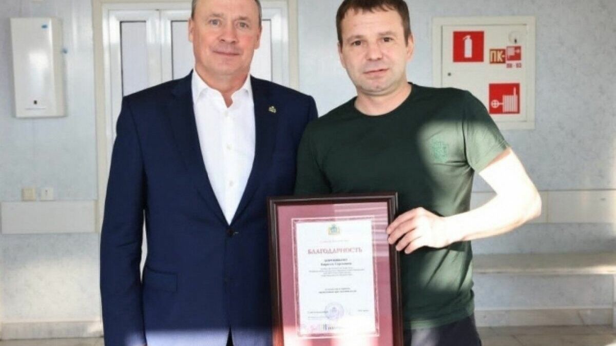 За спасение детей из кипятка тренер в Екатеринбурге получил награду