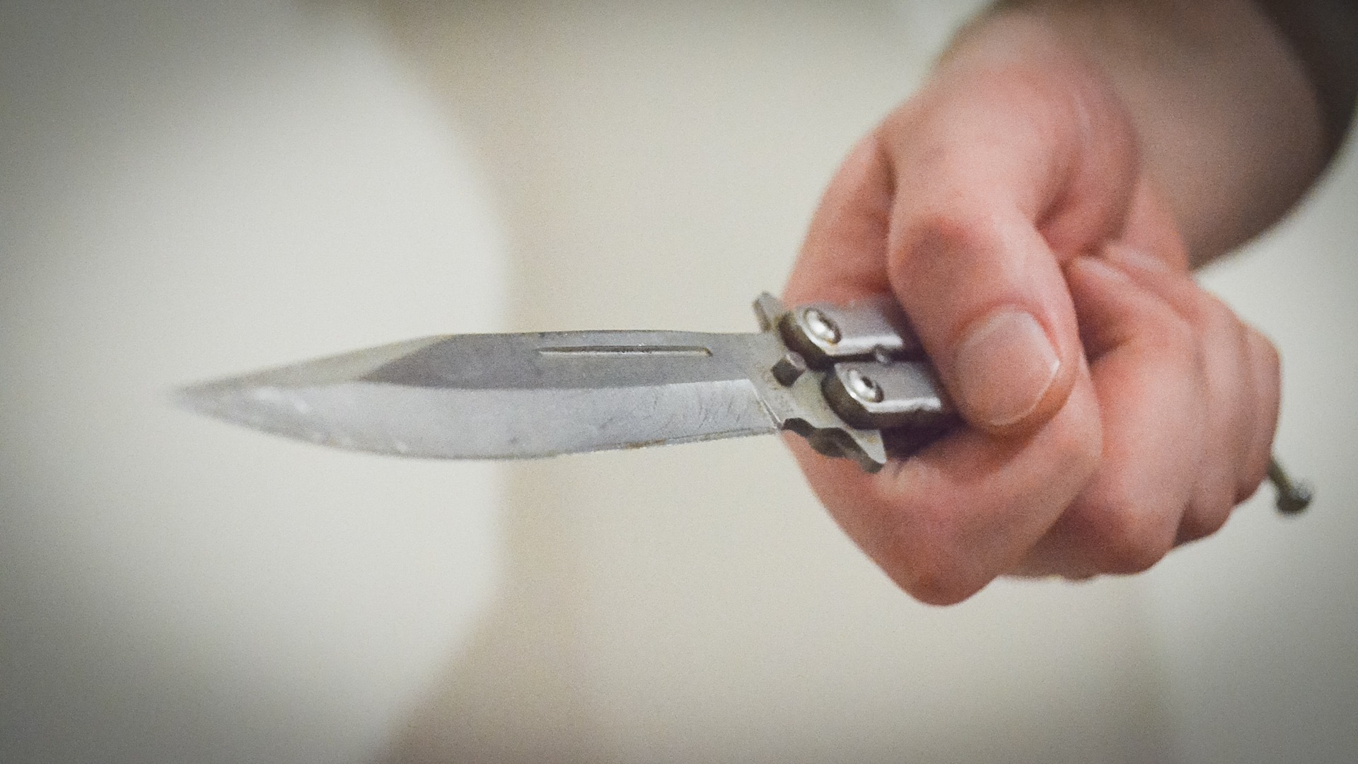 Подросток ударил друга ножом в спину в Белом Яре
