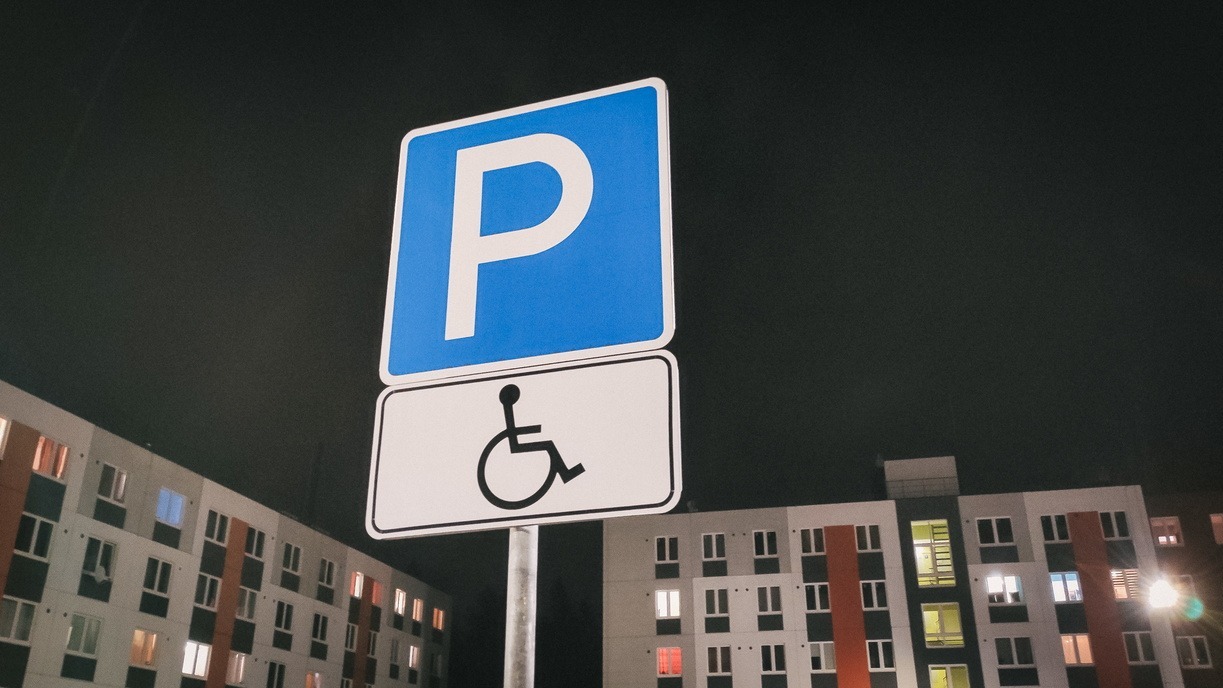 Жители заявили о требовании денег за бесплатную парковку в Екатеринбурге