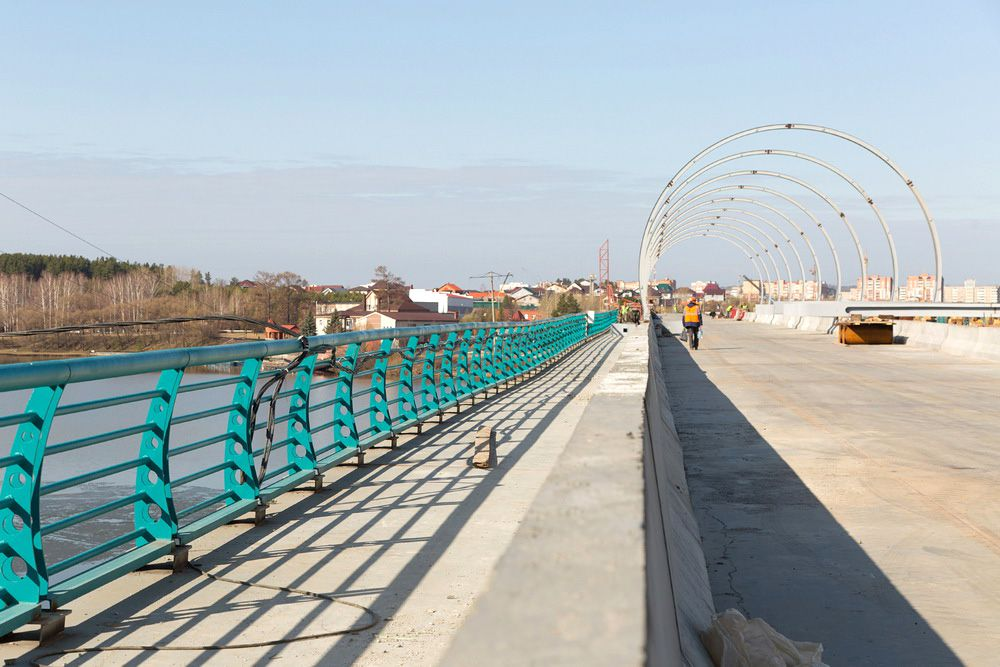 «Меня все устраивает»: министр Старков оценил строительство моста через пруд в Тагиле
