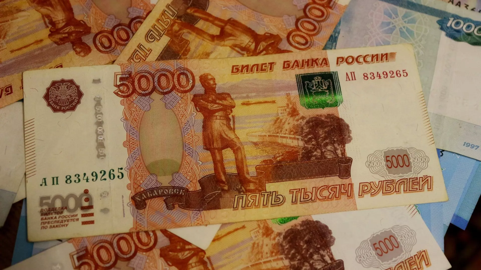 В Свердловской области средняя зарплата возросла до 67,2 тысячи рублей