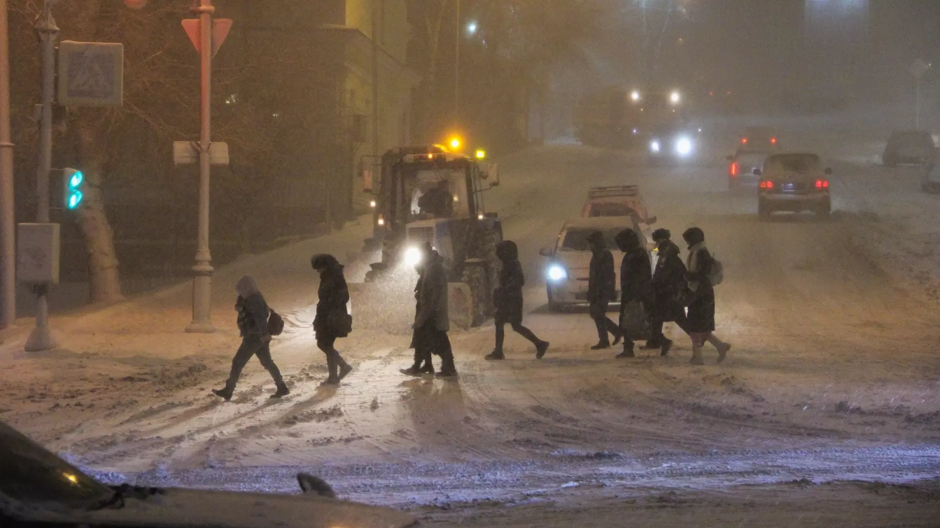 Циклон «Ольга» обрушил на Екатеринбург обильный снегопад и сильный ветер
