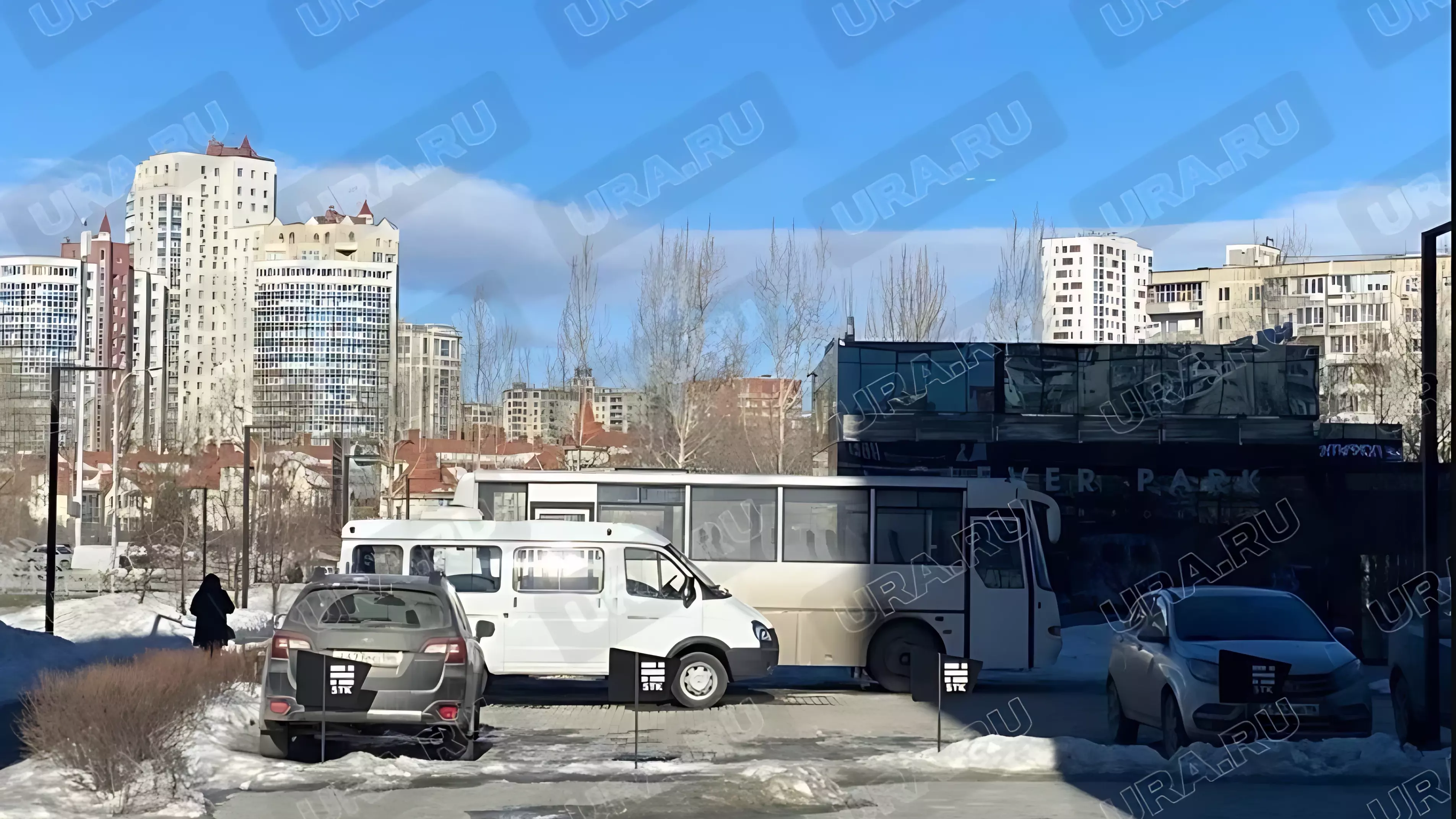 Вооруженные люди приехали в бизнес-центр в Екатеринбурге