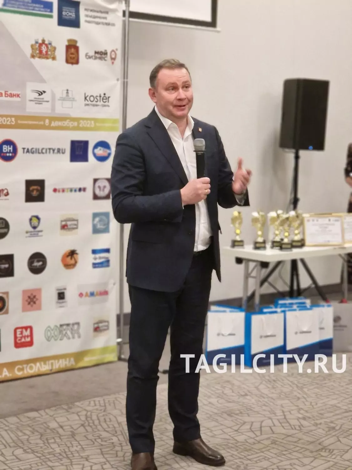 Глава города Нижний Тагил Владислав Пинаев на награждении «Лучших предпринимателей города-2023» 