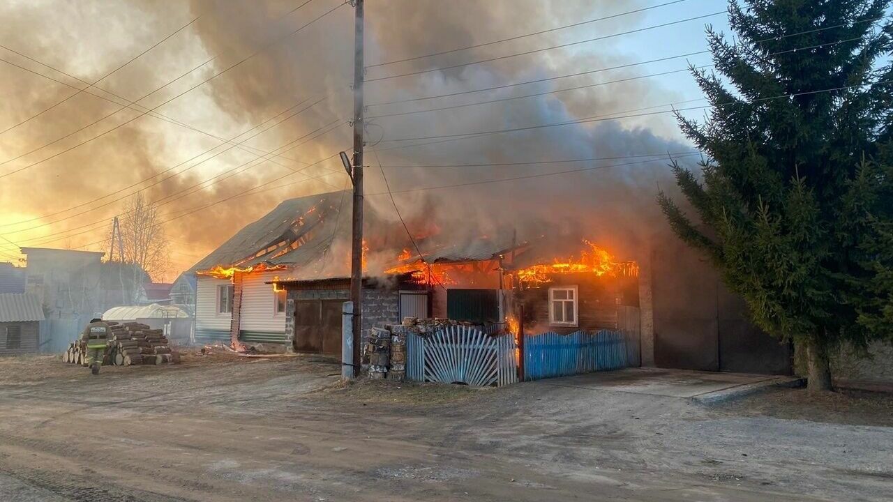 Женщина заживо сгорела во время пожара в доме под Тавдой