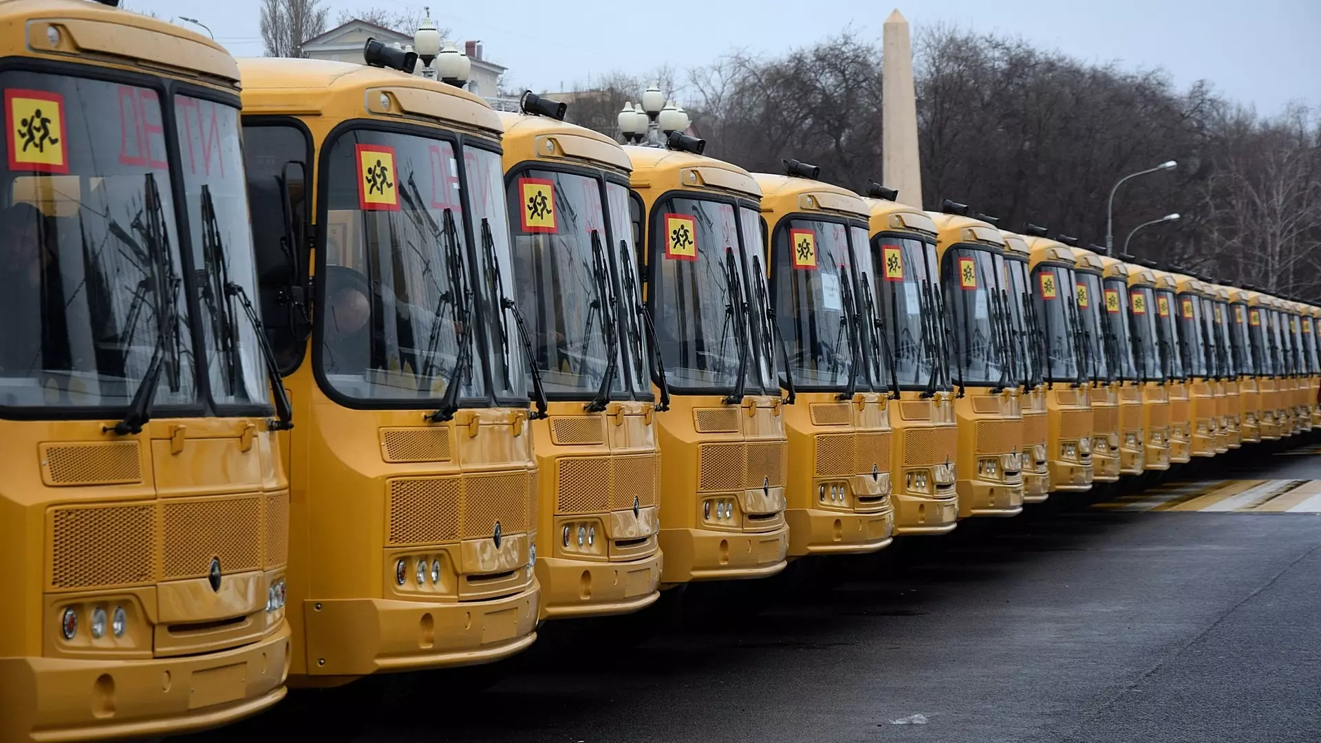 15 автобусов и 17 машин появились в школах и больницах Свердловской области