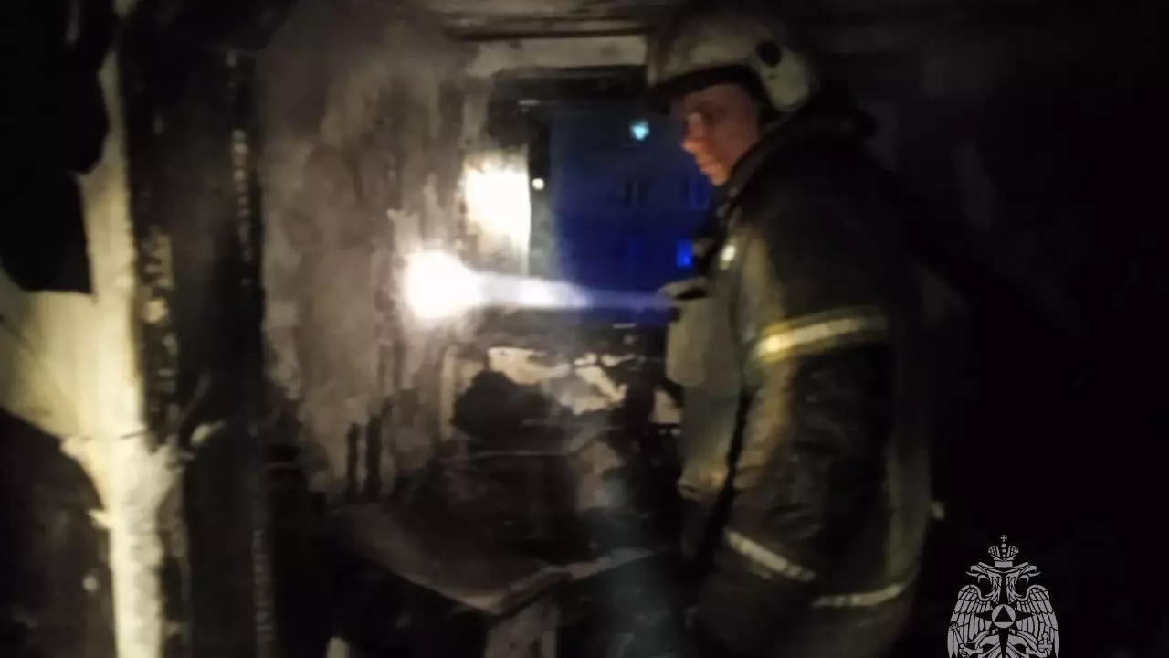 В Екатеринбурге 45 человек эвакуировались из дома из-за пожара
