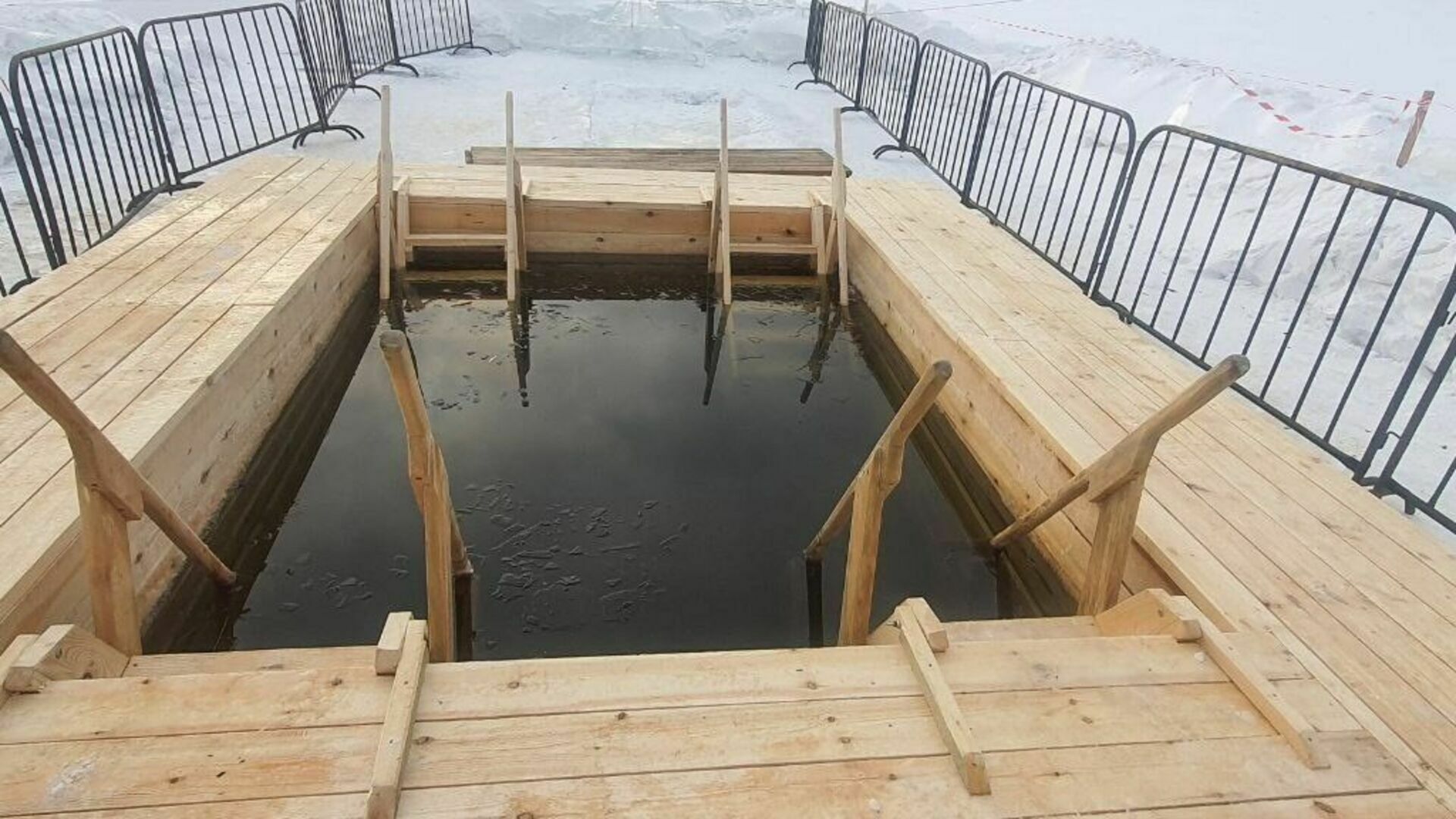 Тагильчанин чуть не погиб в праздник Крещение, а воду в колодцах проверят за 3,4 млн