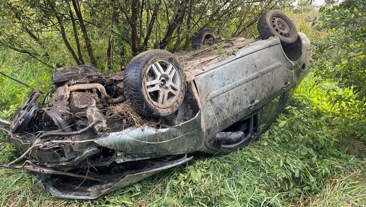 Водитель без прав устроил ДТП и погиб под Нижним Тагилом