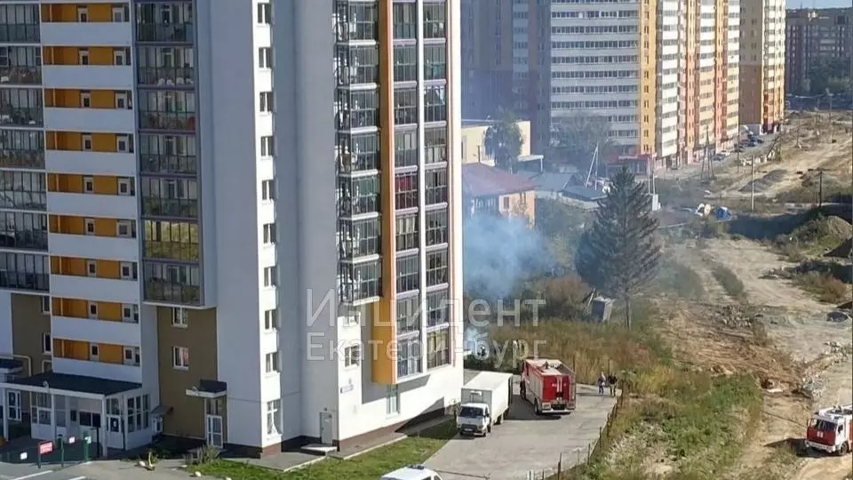 В Екатеринбурге вспыхнул пожар в жилом доме